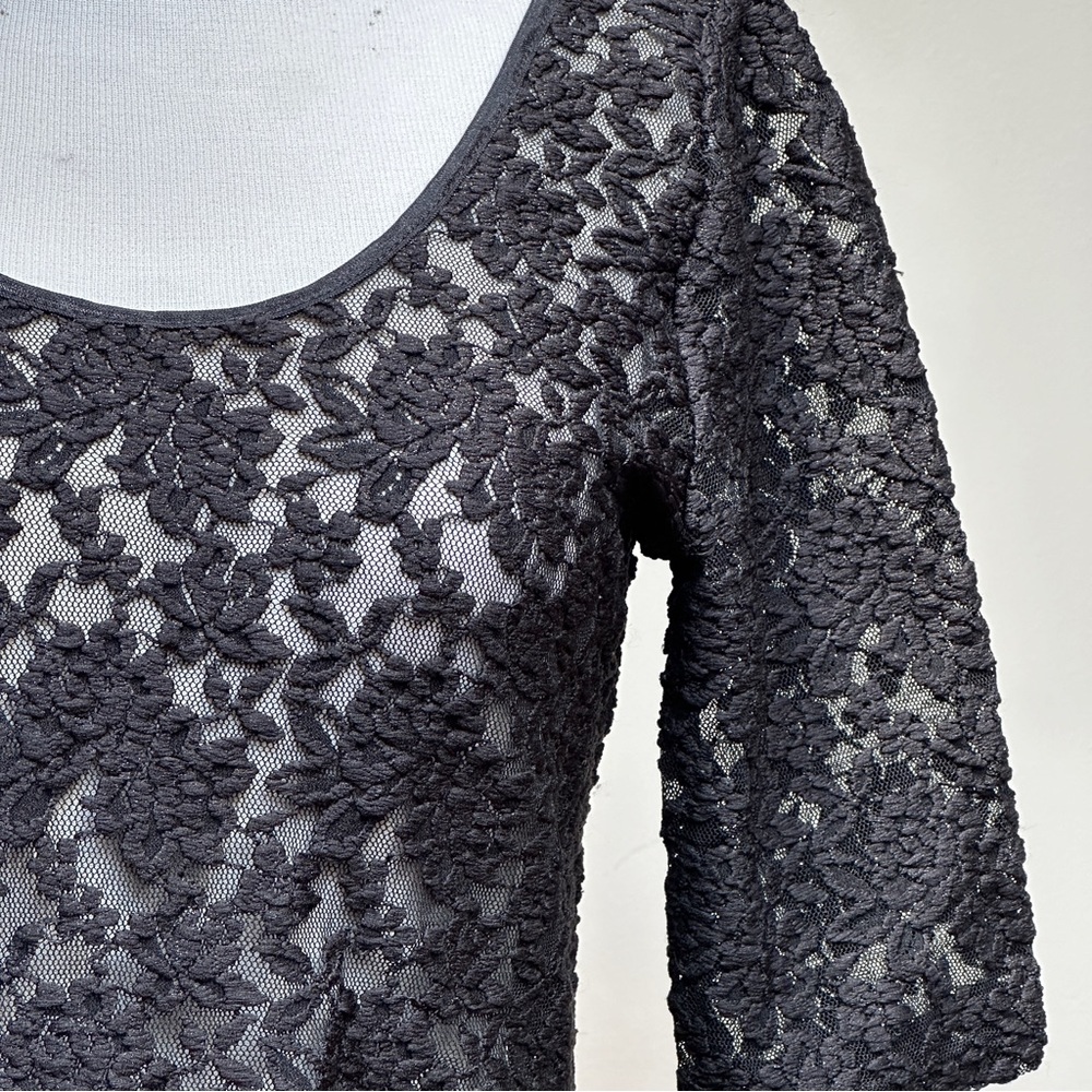 Banana Republic Stretch Black Lace Top Size Medium - Picture 2 of 8
